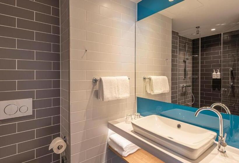 هتل Holiday Inn Express Düsseldorf   Hauptbahnhof, An Ihg