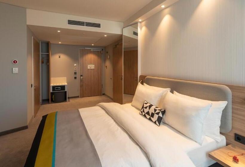 هتل Holiday Inn Express Düsseldorf   Hauptbahnhof, An Ihg