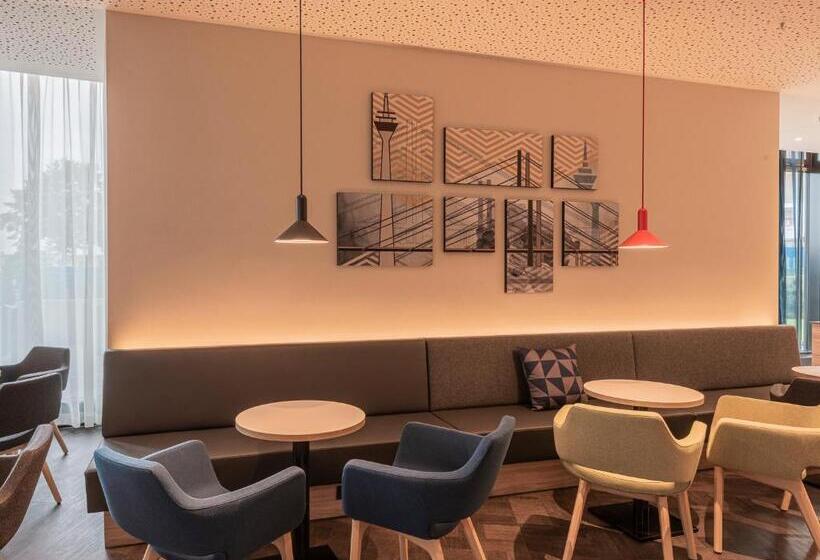 هتل Holiday Inn Express Düsseldorf   Hauptbahnhof, An Ihg
