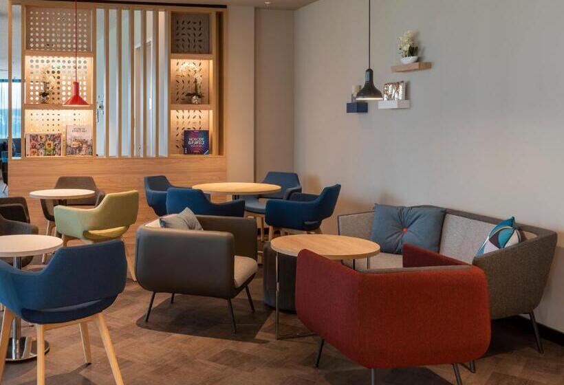 هتل Holiday Inn Express Düsseldorf   Hauptbahnhof, An Ihg