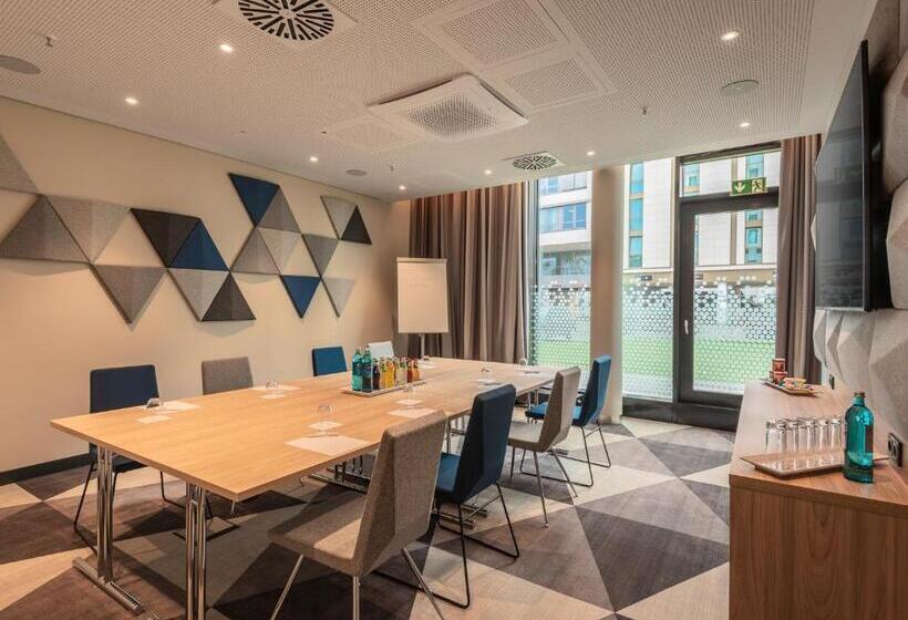 هتل Holiday Inn Express Düsseldorf   Hauptbahnhof, An Ihg