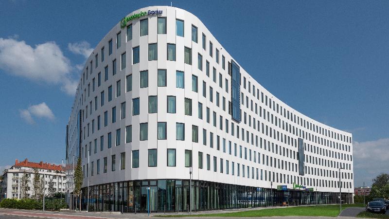 هتل Holiday Inn Express Dusseldorf Hauptbahnhof