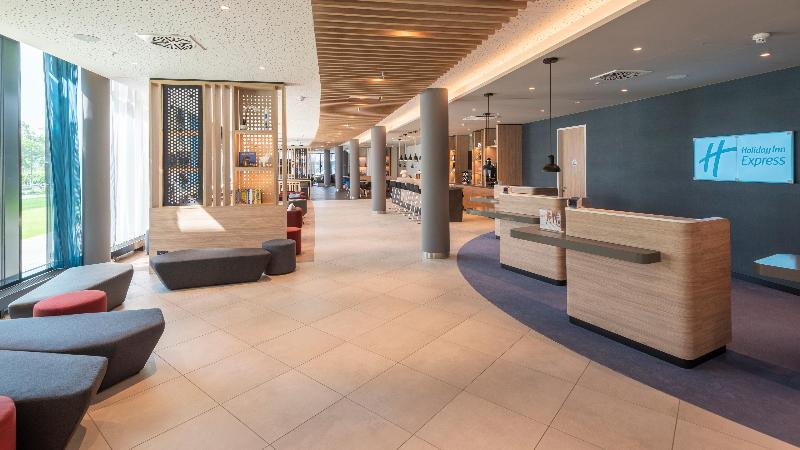 هتل Holiday Inn Express Düsseldorf   Hauptbahnhof, An Ihg