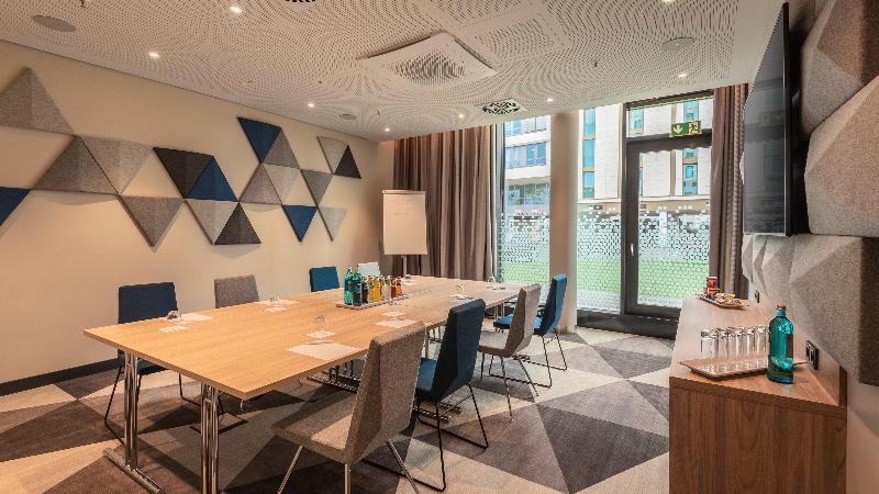 هتل Holiday Inn Express Düsseldorf   Hauptbahnhof, An Ihg