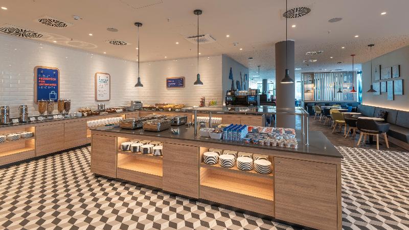 هتل Holiday Inn Express Düsseldorf   Hauptbahnhof, An Ihg