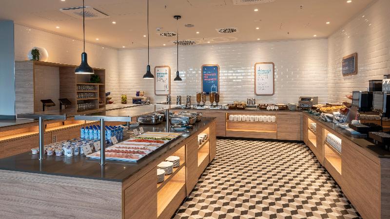 هتل Holiday Inn Express Düsseldorf   Hauptbahnhof, An Ihg