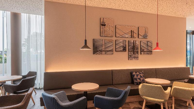 هتل Holiday Inn Express Düsseldorf   Hauptbahnhof, An Ihg