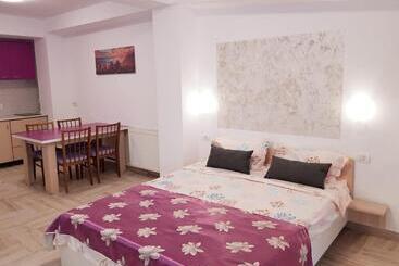 پانسیون Studio Muncel