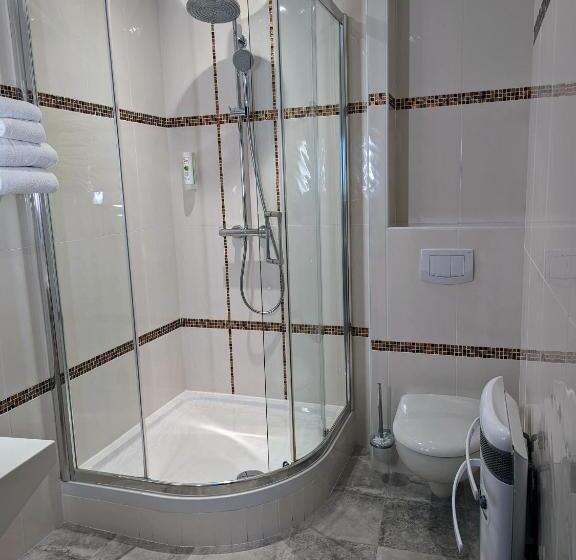 هتل Arverna Vichy   Clt