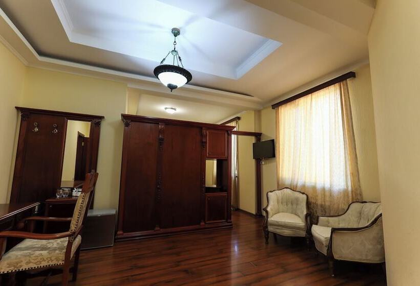 هتل Aeetes Palace