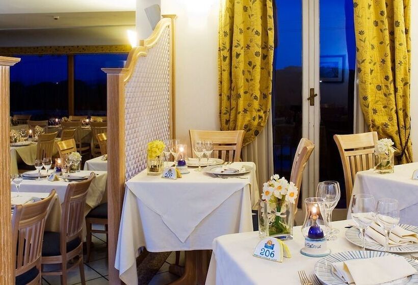 ホテル Bellevue Benessere & Relax