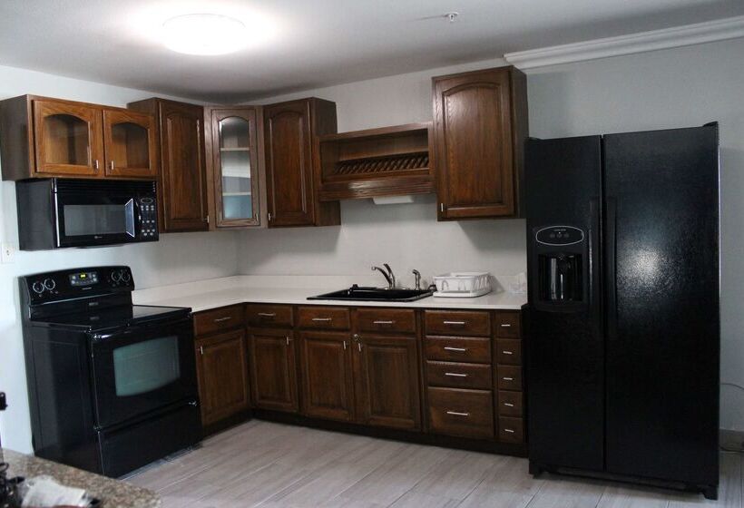 هتل Best Western Medical Center North Inn & Suites Near Six Flags