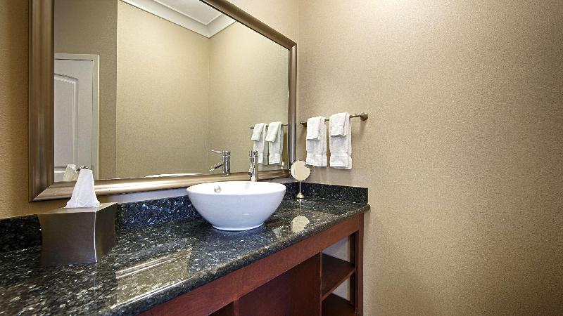 هتل Best Western Plus Avita Suites