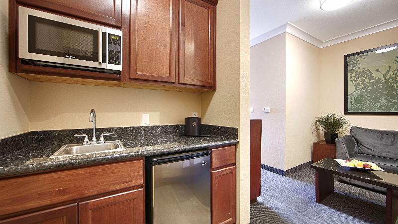 هتل Best Western Plus Avita Suites