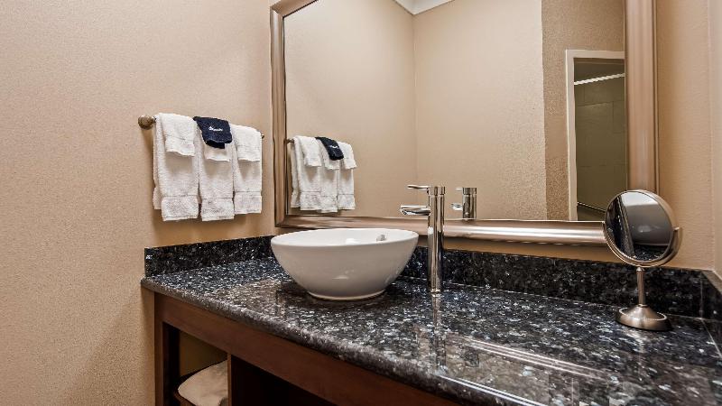 هتل Best Western Plus Avita Suites