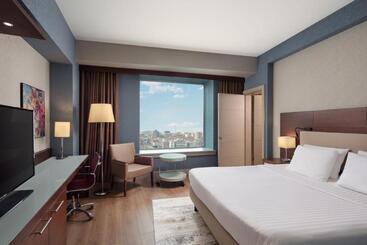 هتل Courtyard By Marriott Istanbul West