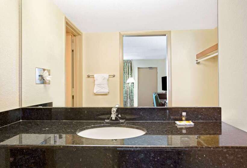 Fotos del hotel Days Inn By Wyndham Orlando Airport Florida Mall:  10