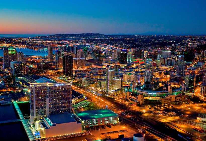 هتل Hilton San Diego Bayfront