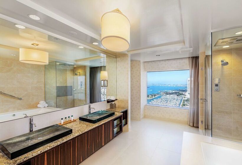 هتل Hilton San Diego Bayfront