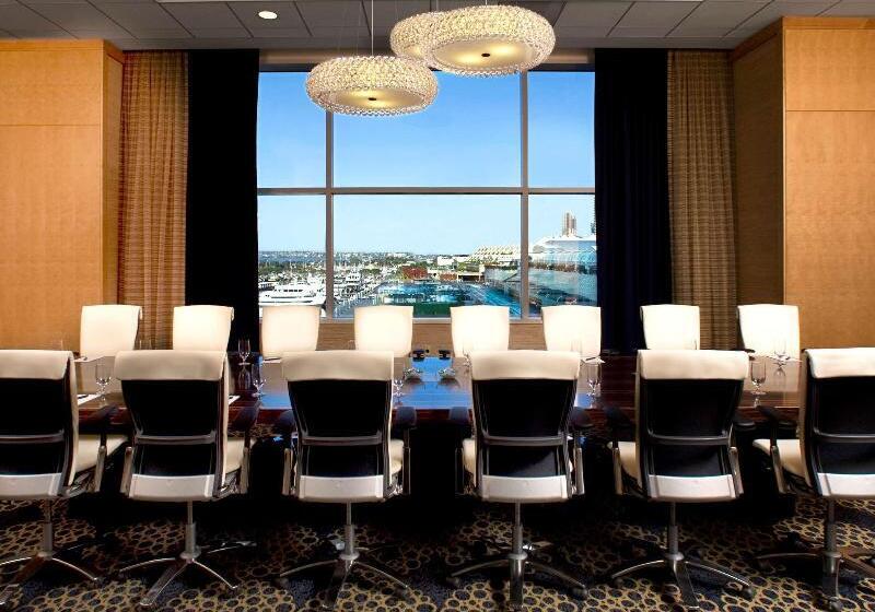 هتل Hilton San Diego Bayfront