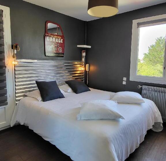 Отель Hôtel Parc Adélie   Logis Hôtels