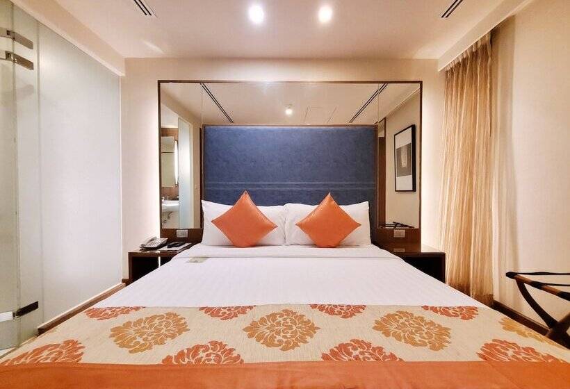 هتل On 8 Sukhumvit Nana Bangkok By Compass Hospitality