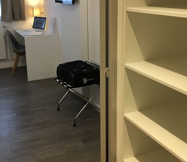 ホテル The Originals Bernay Acropole