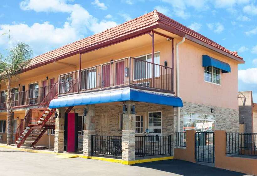 هتل Travelodge By Wyndham El Cajon