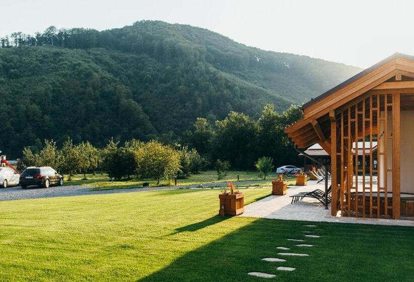 تختخواب و صبحانه Hygge Praid