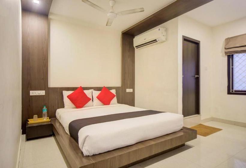 Отель Capital O 78164 Akshaya Business