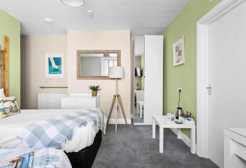 Park View R & R   Adult Only   Self Catering   Free Parking   Ev Point