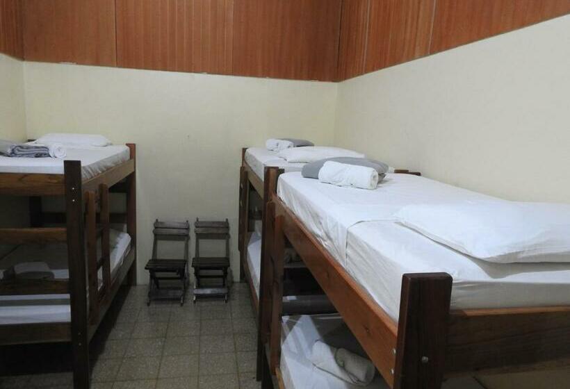 هاستل Rio Celeste Backpackers