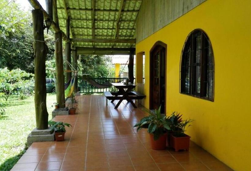 هاستل Rio Celeste Backpackers