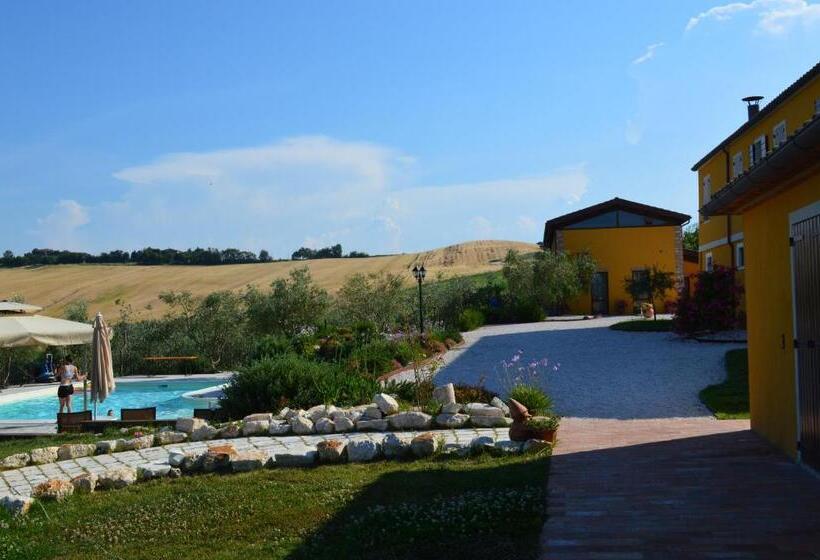 هتل Agriturismo Tenuta Belvedere