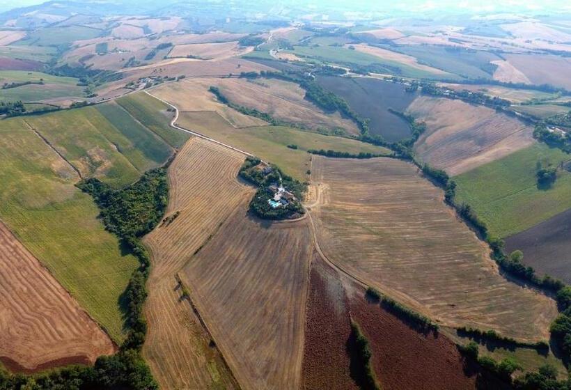 هتل Agriturismo Tenuta Belvedere
