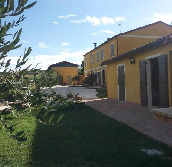 هتل Agriturismo Tenuta Belvedere