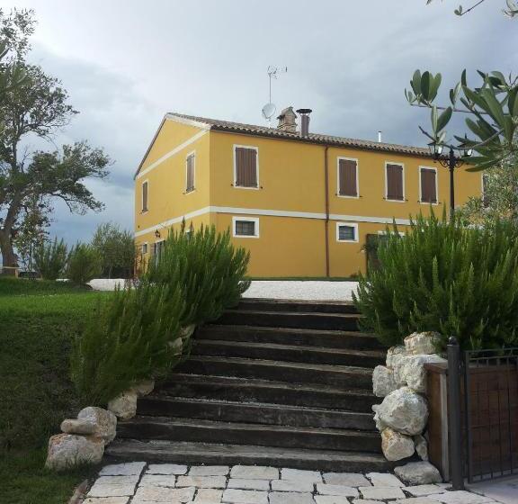 هتل Agriturismo Tenuta Belvedere