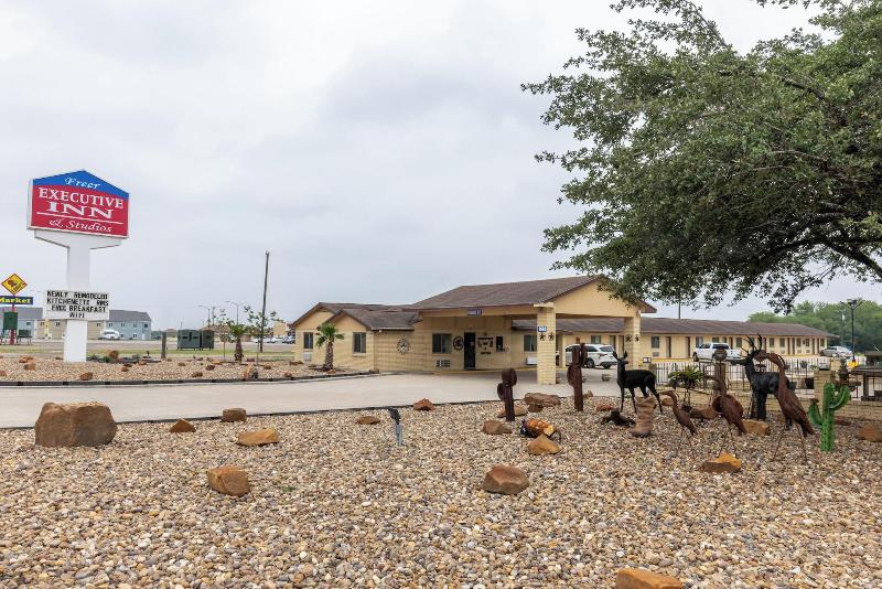 호텔 Freer Executive Inn And Studios