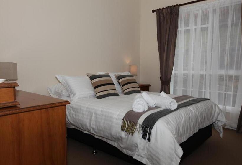 House On The Hill Bed And Breakfast