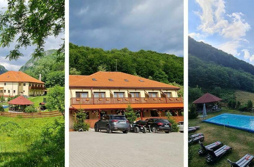 Pensiunea Castania   Pensiune Cu Piscina La Munte