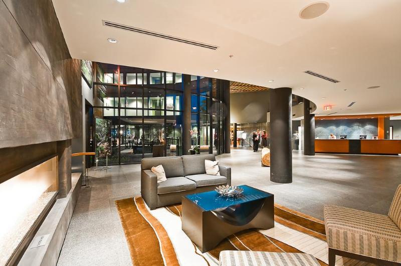 هتل Black Rock Oceanfront Resort