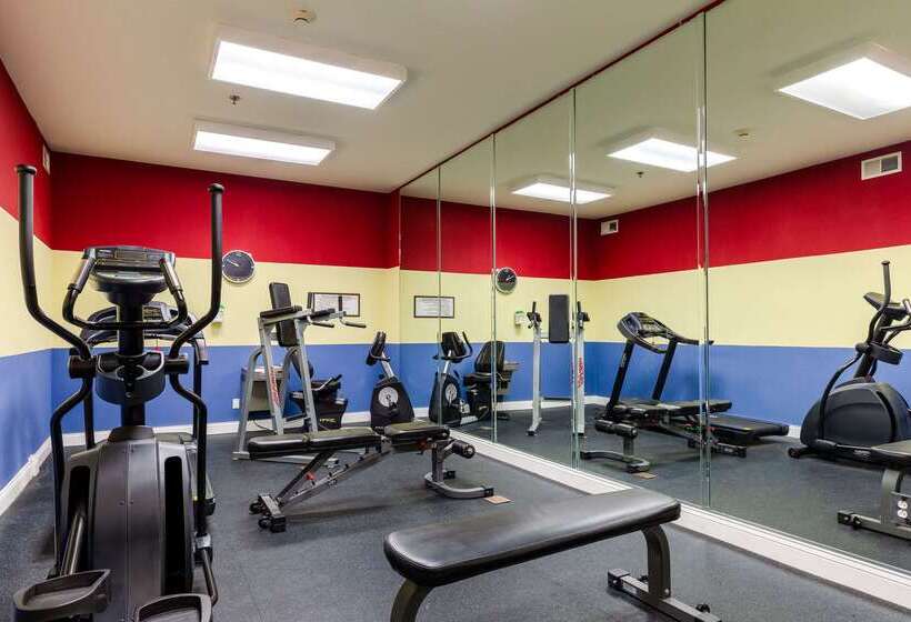 هتل Spark By Hilton Savannah Airport