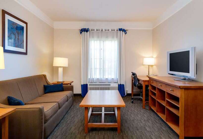 هتل Spark By Hilton Savannah Airport