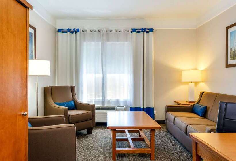 هتل Spark By Hilton Savannah Airport