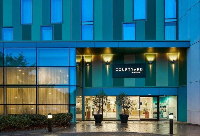 هتل Courtyard By Marriott London Gatwick Airport