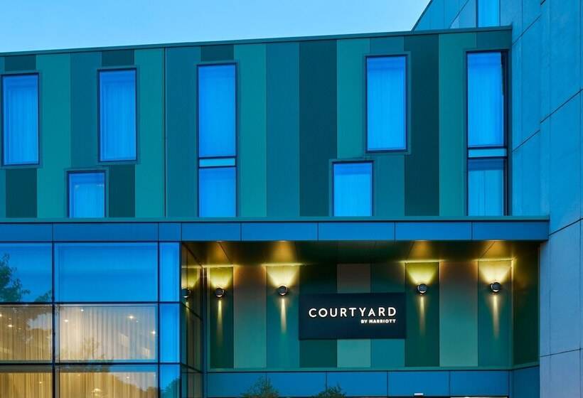 هتل Courtyard By Marriott London Gatwick Airport