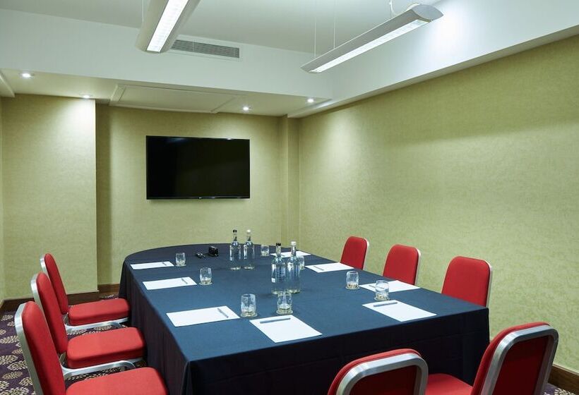 هتل Courtyard By Marriott London Gatwick Airport