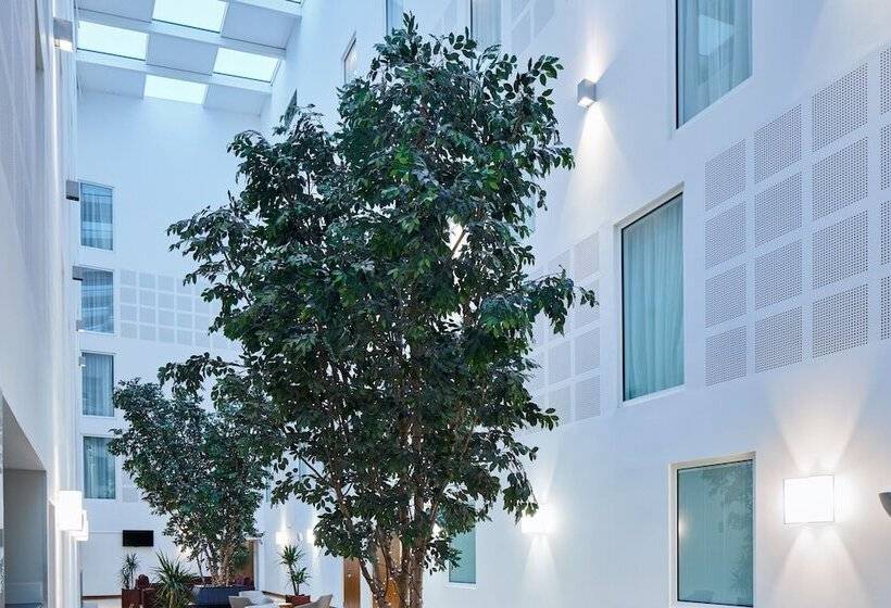 هتل Courtyard By Marriott London Gatwick Airport
