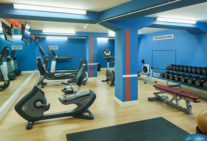 هتل Courtyard By Marriott London Gatwick Airport