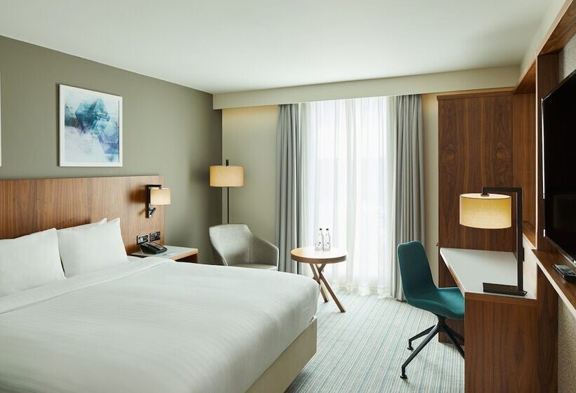 هتل Courtyard By Marriott London Gatwick Airport